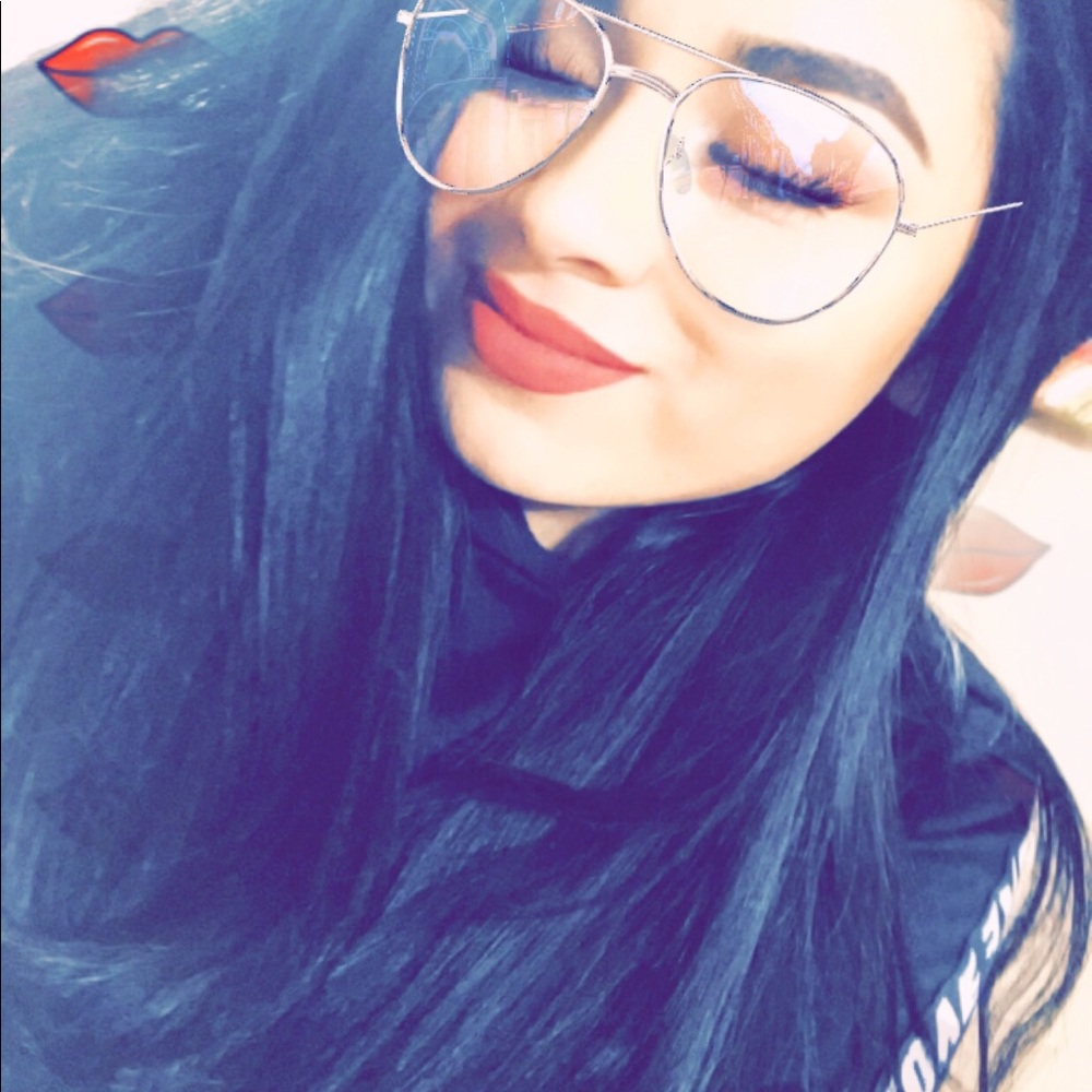 Meet your Posher, Melina